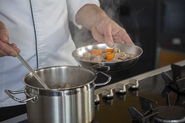 Séparez la viande des légumes.