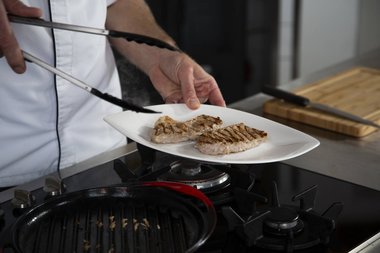Placer le veau sur une assiette.