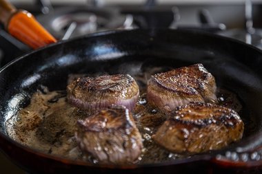 Faire cuire le filet mignon.