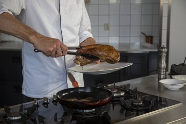 Posez-la sur un plat.