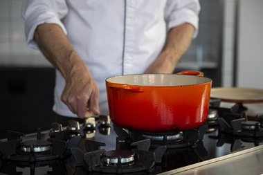 Mettez le faitout à chauffer.