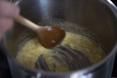 Attendez qu'il ne crépite plus.
