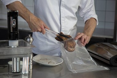 Placez le veau dans un sac sous vide.