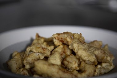Garnir les lamelles de veau.