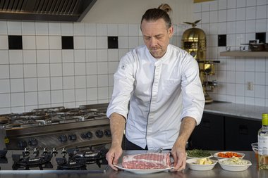 Sortez rôti de veau du réfrigérateur.