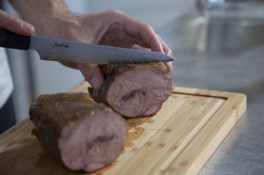 Découpez le paleron de veau en tranches.