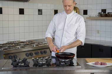 Prenez une poêle.
