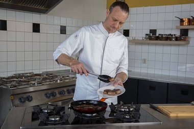 Sortez la viande de veau de la poêle.