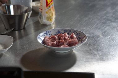 Sortez la viande de veau du réfrigérateur.