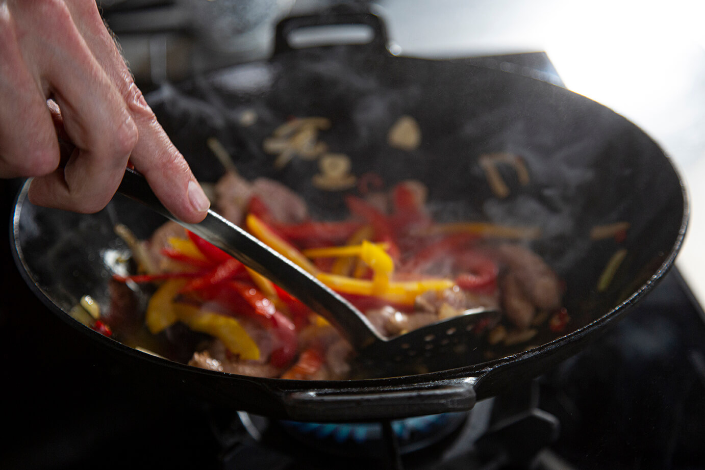 [Translate to Français:] bereiding-kalfsvlees-roerbakken